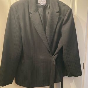 Flattering side tie business jacket 20w
